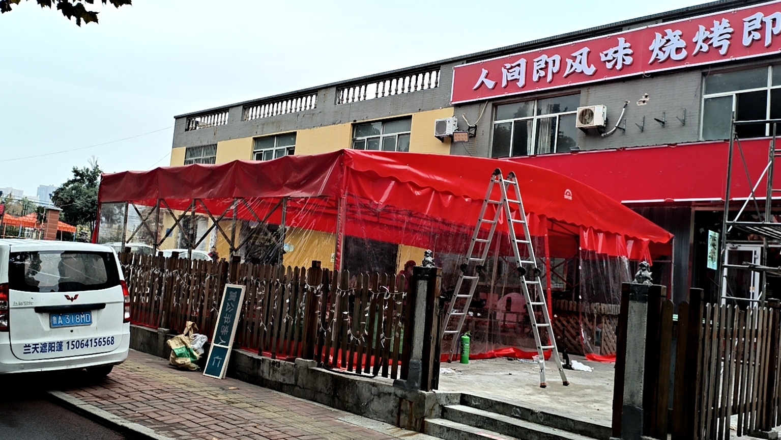 濟(jì)南伸縮棚斷電時(shí)的「緊急逃生術(shù)」：沒(méi)電費(fèi)也能秒收縮，抗風(fēng)抗雨全靠它！